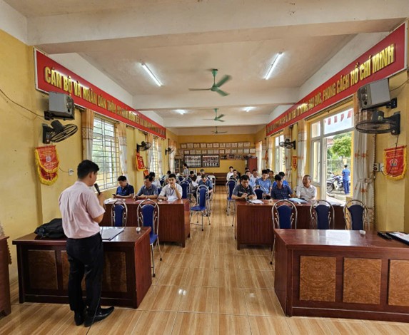 PHÒNG GIAO DỊCH NGÂN HÀNG CHÍNH SÁCH XÃ HỘI ÂN THI  TRIỂN KHAI ĐỐI CHIẾU PHÂN LOẠI NỢ ĐẾN 100% KHÁCH HÀNG XÃ PHẠM NGŨ LÃO